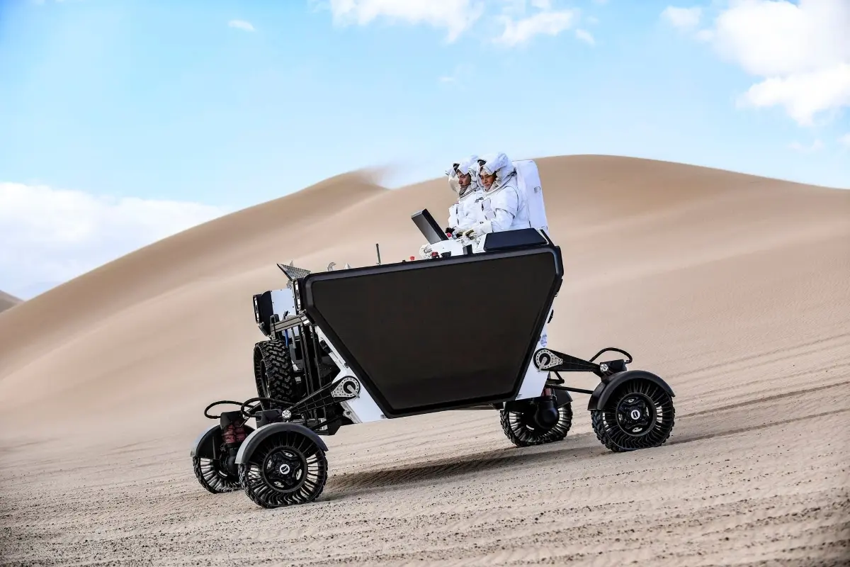 The Flex Lunar vehicle designed by Sacha Lakic: a new era of lunar exploration